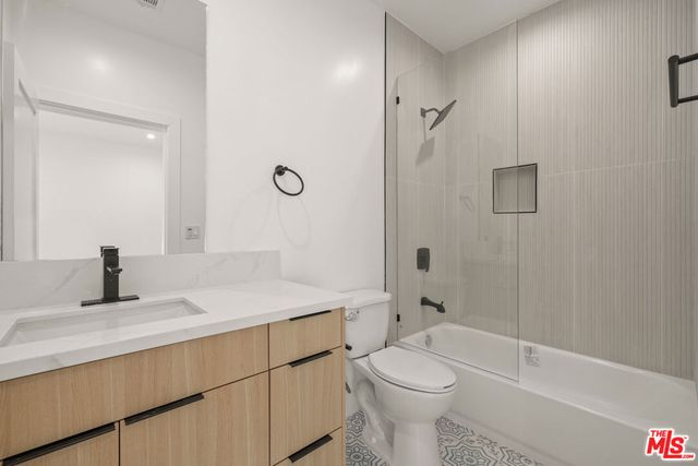 913 N Hobart Boulevard, Los Angeles, CA 90029