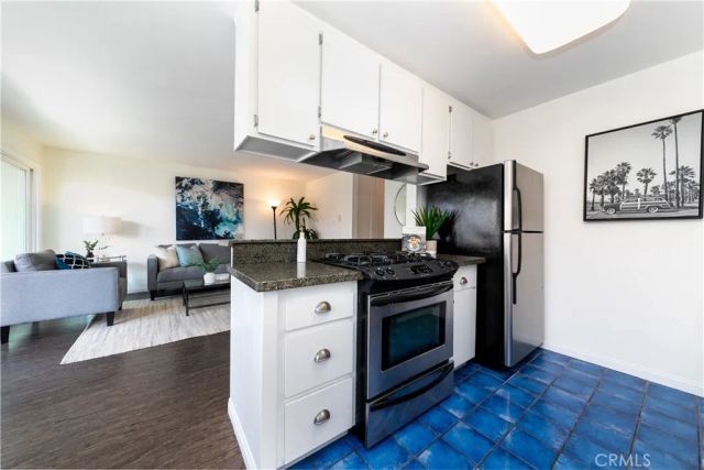 1720 Ardmore Avenue 212, Hermosa Beach, CA 90254