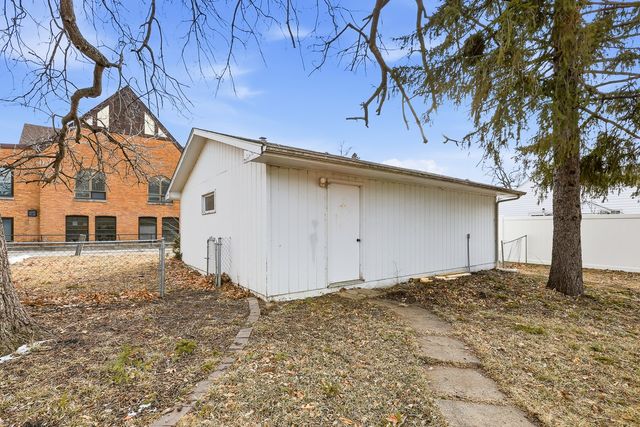 911 Franklin Street, Pella, IA 50219