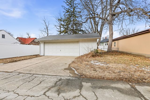 911 Franklin Street, Pella, IA 50219