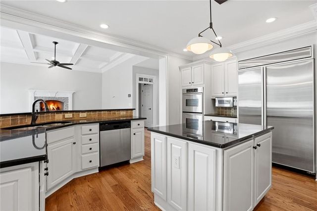 315 Lake Bend Court, Milton, GA 30004