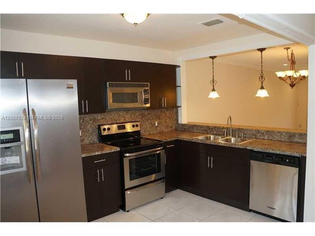 459 Lakeview Dr 2, Weston, FL 33326