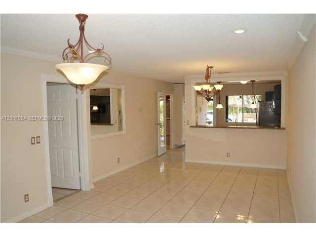 459 Lakeview Dr 2, Weston, FL 33326