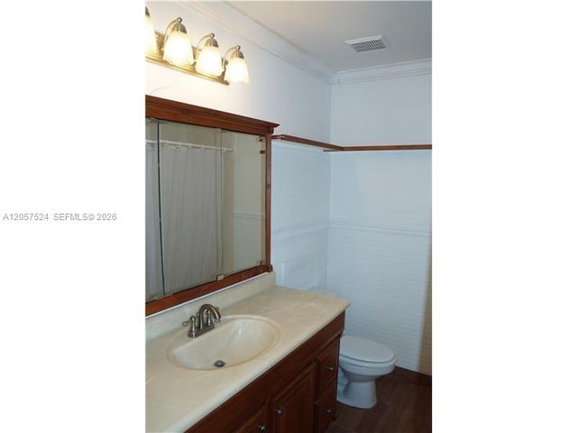 459 Lakeview Dr 2, Weston, FL 33326