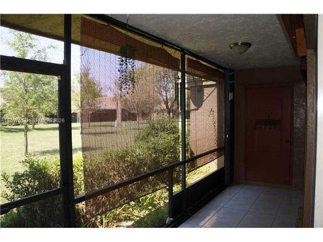 459 Lakeview Dr 2, Weston, FL 33326