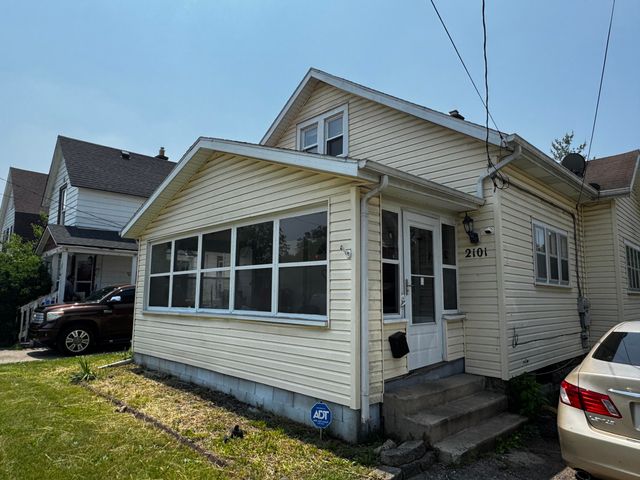 2101 Godfrey Avenue Sw, Wyoming, MI 49509