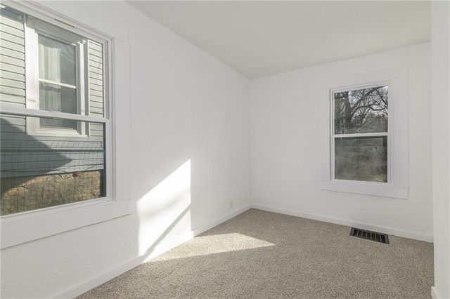 601 S 7th Street, Leavenworth, KS 66048