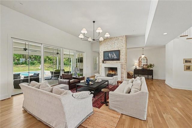 25590 Bundschu Road, Independence, MO 64056