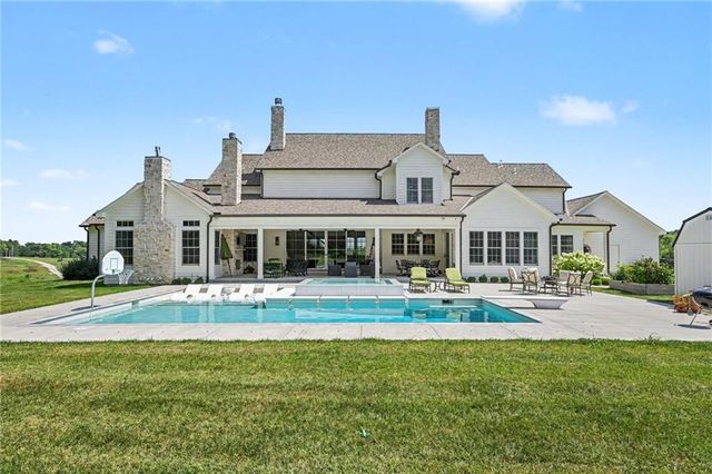 25590 Bundschu Road, Independence, MO 64056