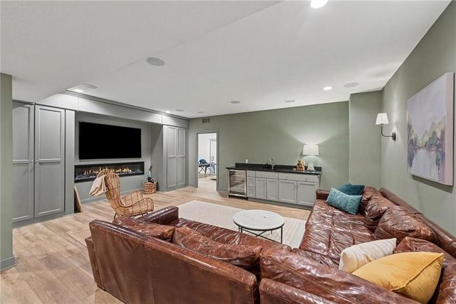 25590 Bundschu Road, Independence, MO 64056