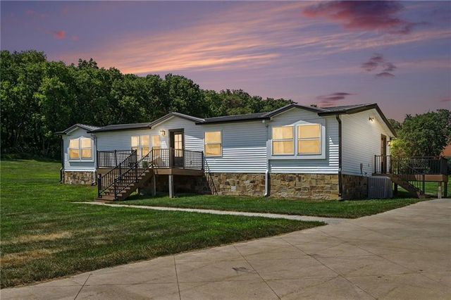 25590 Bundschu Road, Independence, MO 64056