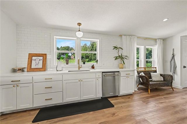 25590 Bundschu Road, Independence, MO 64056