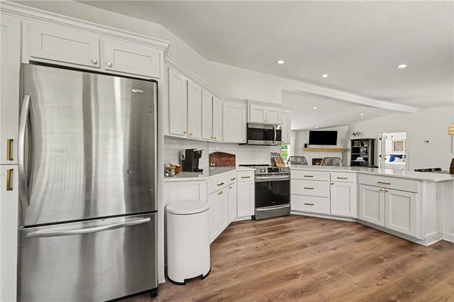 25590 Bundschu Road, Independence, MO 64056