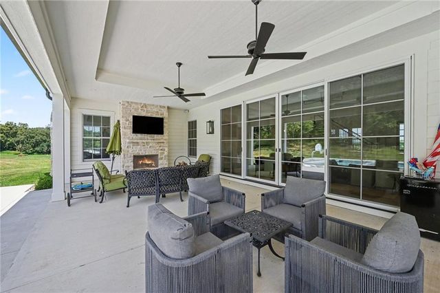 25590 Bundschu Road, Independence, MO 64056