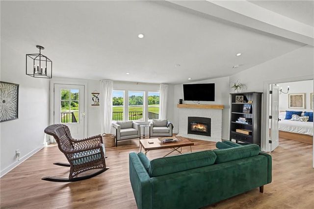25590 Bundschu Road, Independence, MO 64056