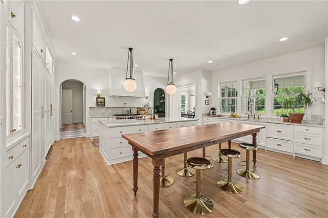 25590 Bundschu Road, Independence, MO 64056