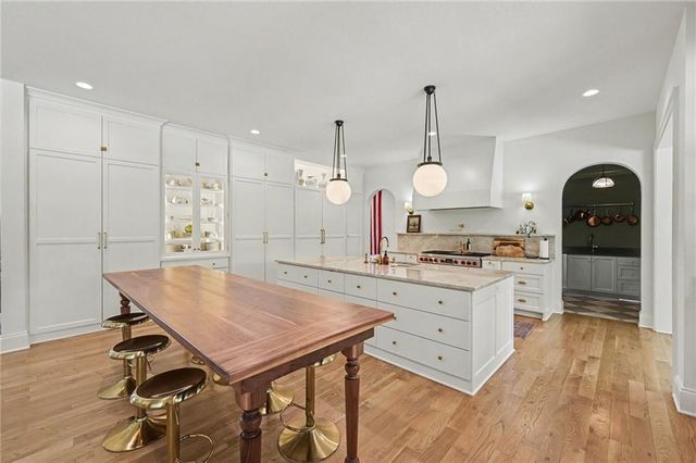 25590 Bundschu Road, Independence, MO 64056