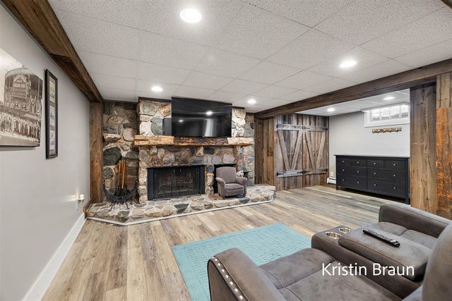 4078 Highgate Road, Norton Shores, MI 49441