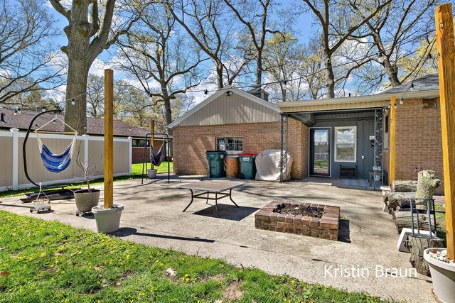 4078 Highgate Road, Norton Shores, MI 49441