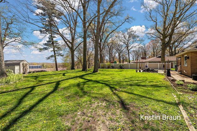 4078 Highgate Road, Norton Shores, MI 49441