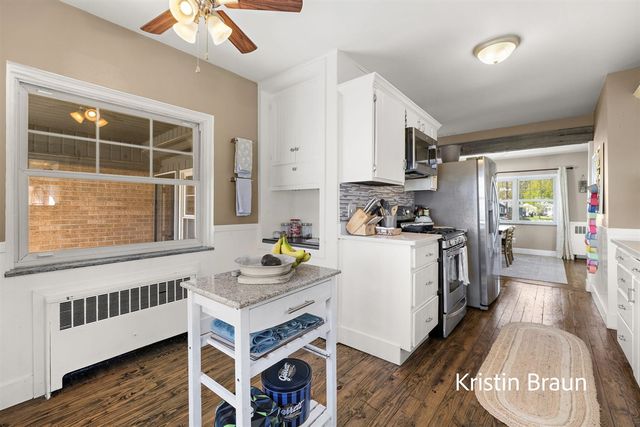 4078 Highgate Road, Norton Shores, MI 49441