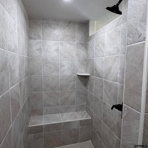 12613 Cooper Street, Papillion, NE 68138