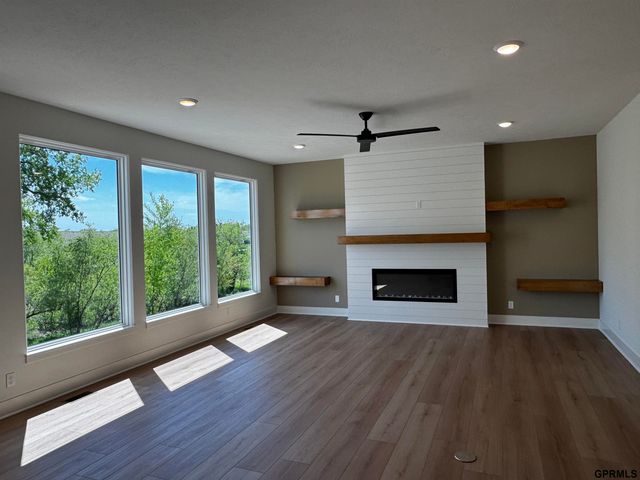 12613 Cooper Street, Papillion, NE 68138