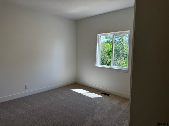 12613 Cooper Street, Papillion, NE 68138