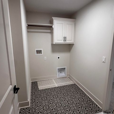 12613 Cooper Street, Papillion, NE 68138