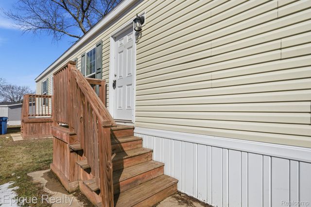 11 Legrand Street, Howell, MI 48843