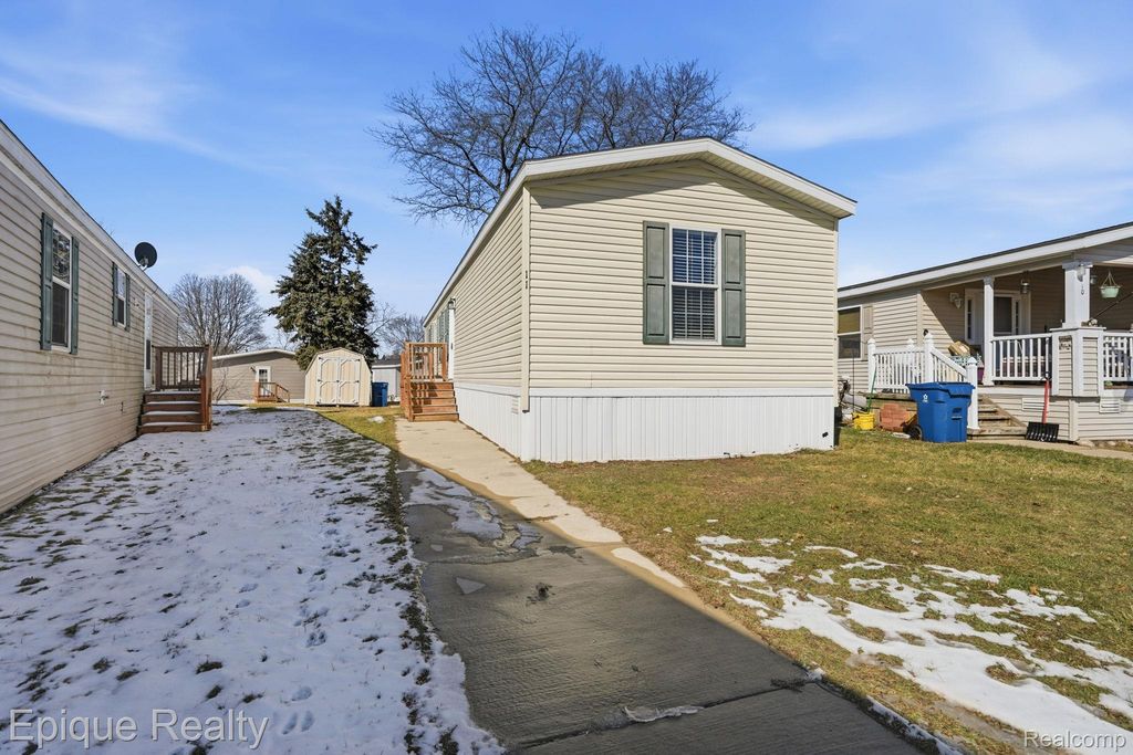 11 Legrand Street, Howell, MI 48843