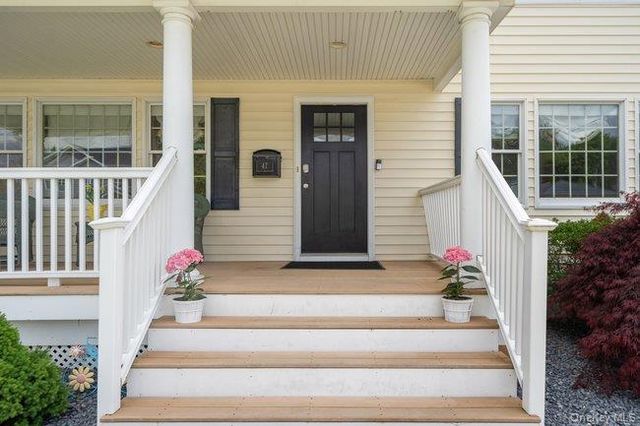 47 Syosset Circle, Syosset, NY 11791