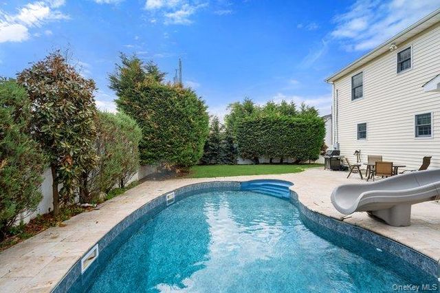 47 Syosset Circle, Syosset, NY 11791