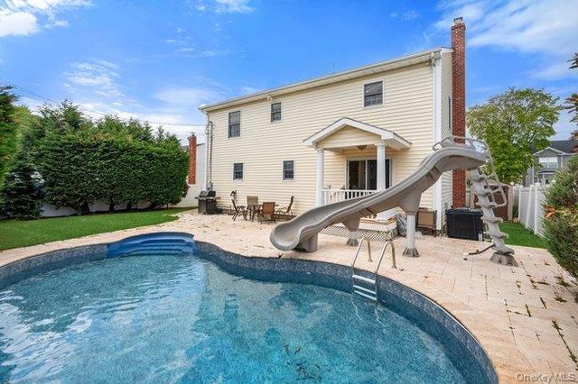 47 Syosset Circle, Syosset, NY 11791