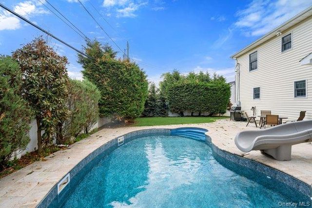47 Syosset Circle, Syosset, NY 11791