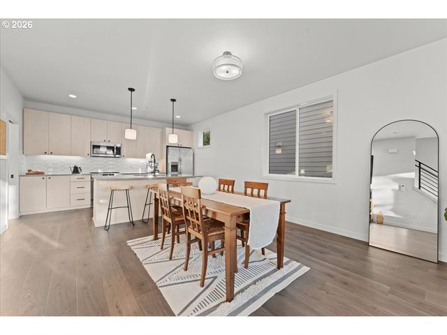 601 Se SPOKANE St, Portland, OR 97202