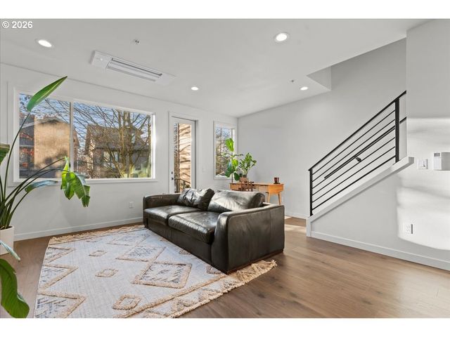 601 Se SPOKANE St, Portland, OR 97202