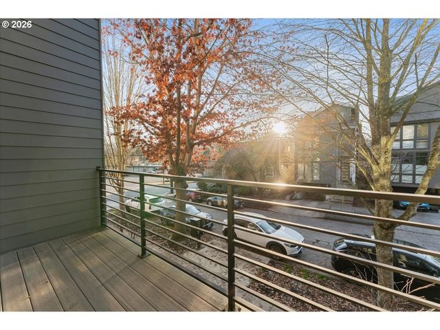 601 Se SPOKANE St, Portland, OR 97202