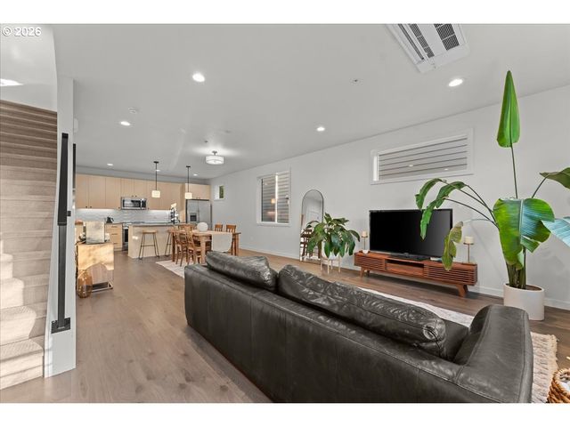 601 Se SPOKANE St, Portland, OR 97202