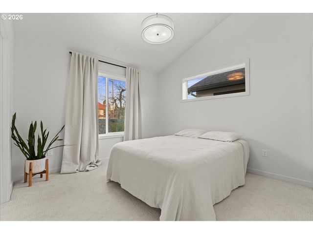 601 Se SPOKANE St, Portland, OR 97202