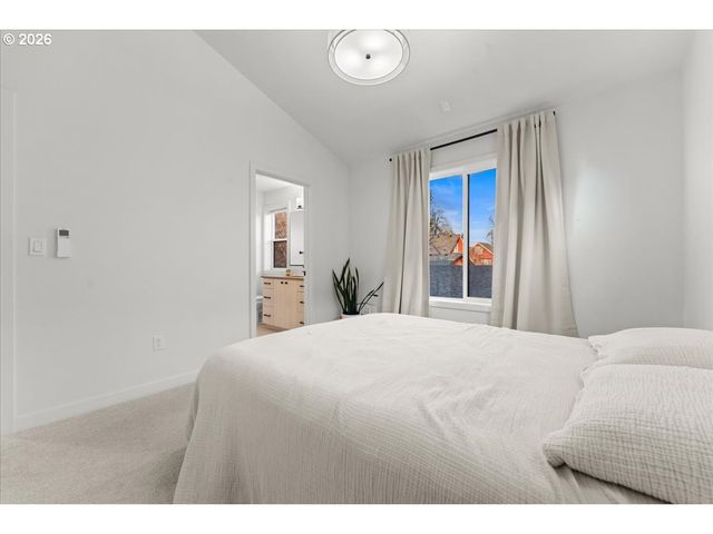 601 Se SPOKANE St, Portland, OR 97202