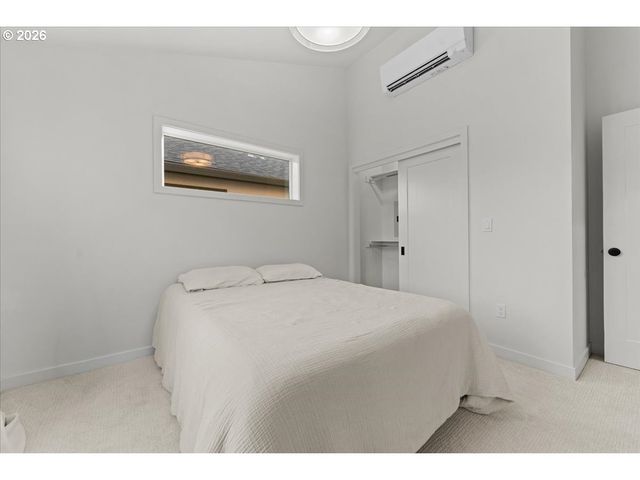 601 Se SPOKANE St, Portland, OR 97202