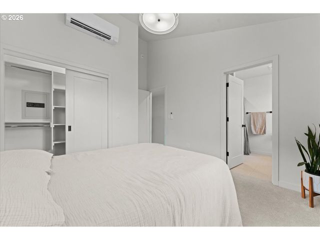 601 Se SPOKANE St, Portland, OR 97202