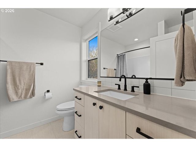 601 Se SPOKANE St, Portland, OR 97202