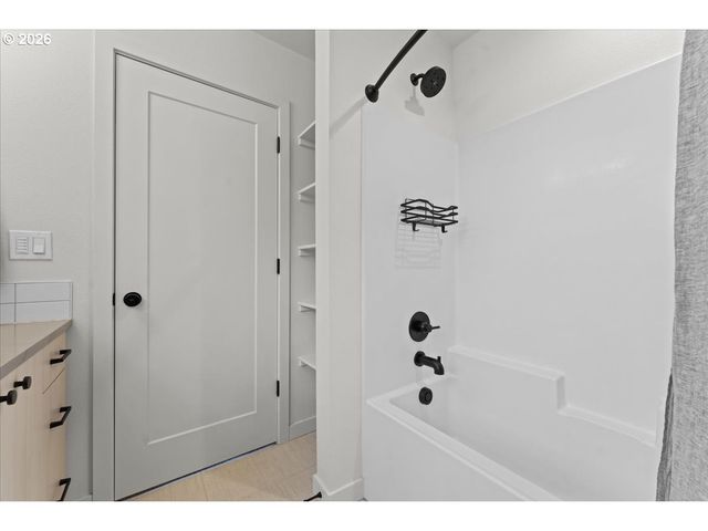 601 Se SPOKANE St, Portland, OR 97202