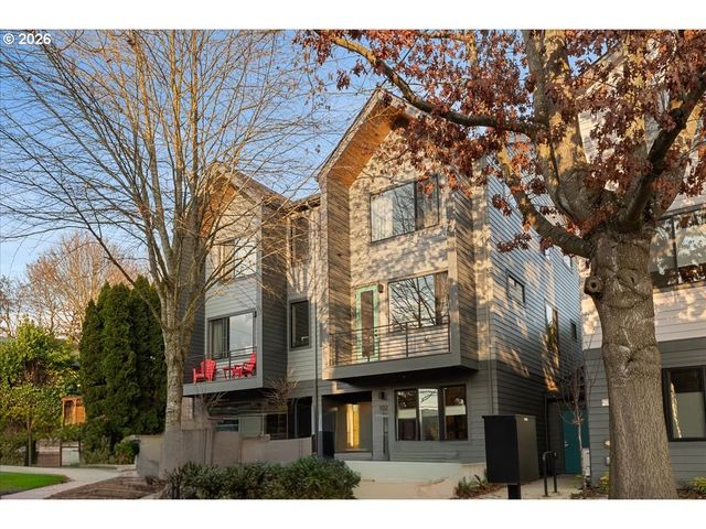 601 Se SPOKANE St, Portland, OR 97202