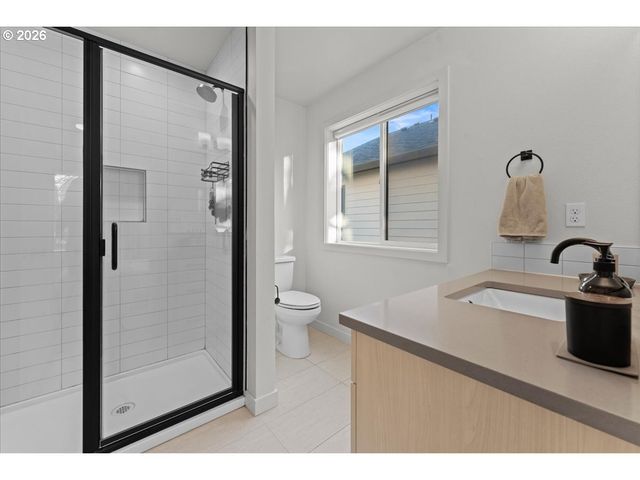 601 Se SPOKANE St, Portland, OR 97202