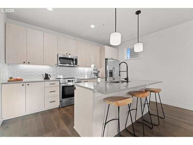 601 Se SPOKANE St, Portland, OR 97202