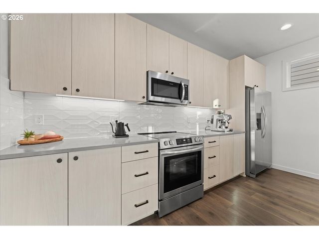 601 Se SPOKANE St, Portland, OR 97202