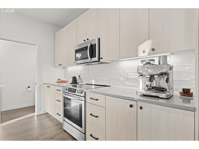 601 Se SPOKANE St, Portland, OR 97202